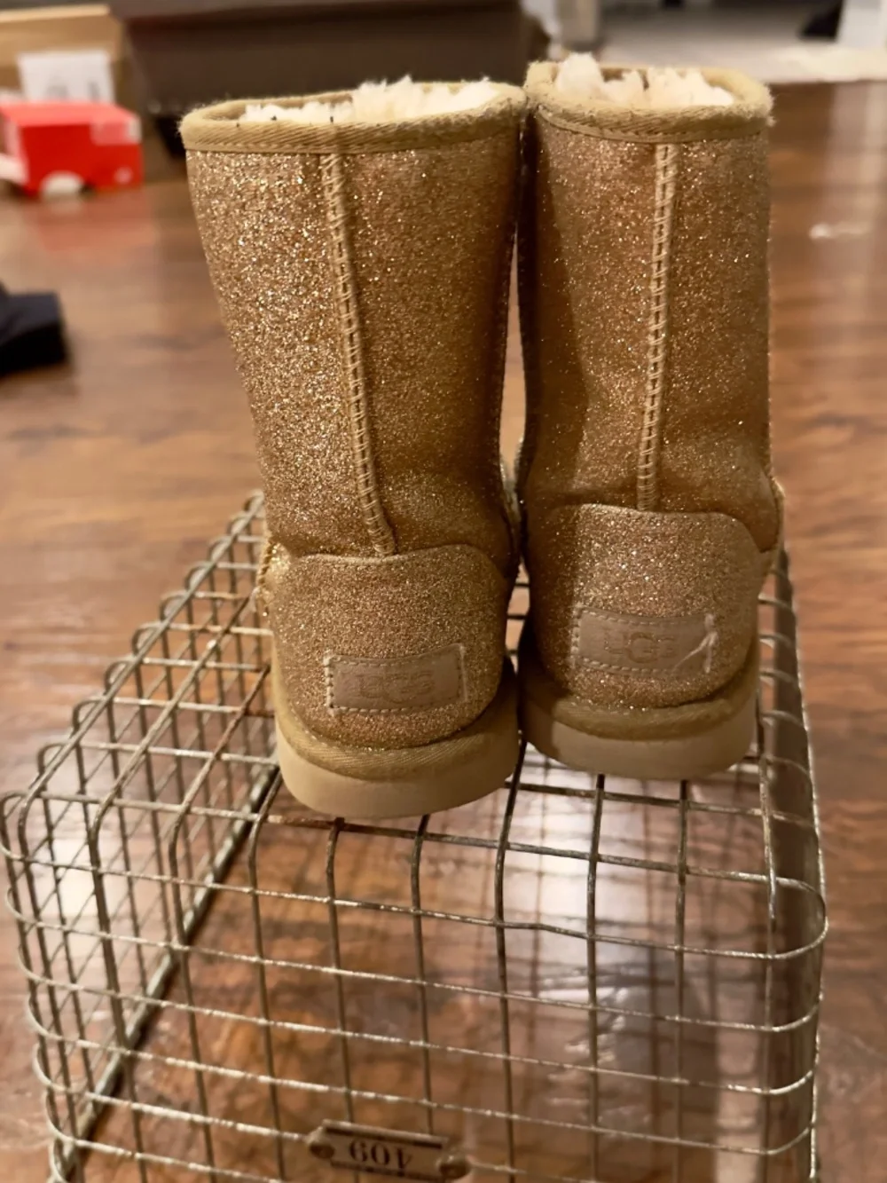 Girls Ugg Gold Glitter Classic Short Boots, Size 3